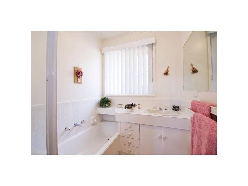 2 Burnham Drive, Hoppers Crossing VIC 3029