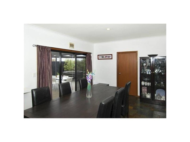 35 Flemington Crescent, Werribee VIC 3030