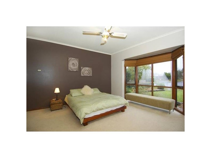 35 Flemington Crescent, Werribee VIC 3030
