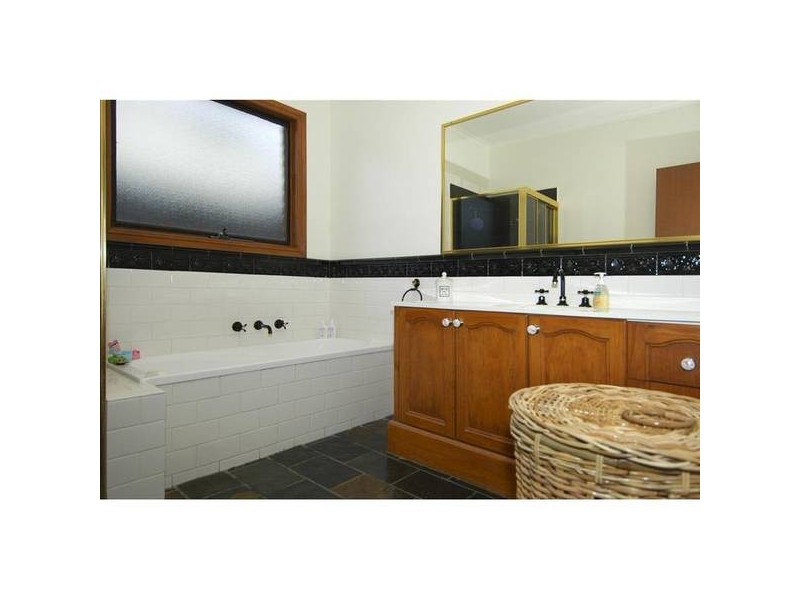 35 Flemington Crescent, Werribee VIC 3030