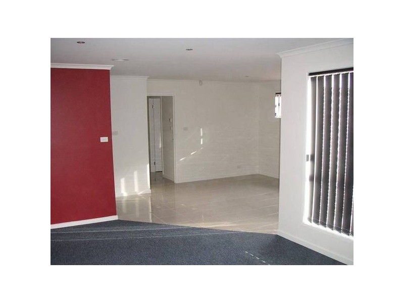 2/11 Montana Drive, Werribee VIC 3030