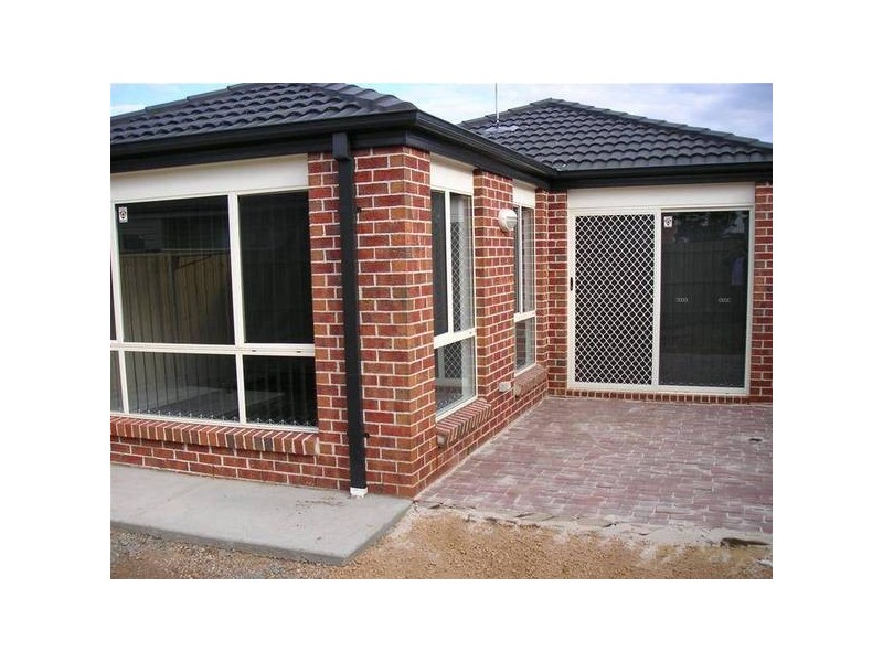 2/11 Montana Drive, Werribee VIC 3030