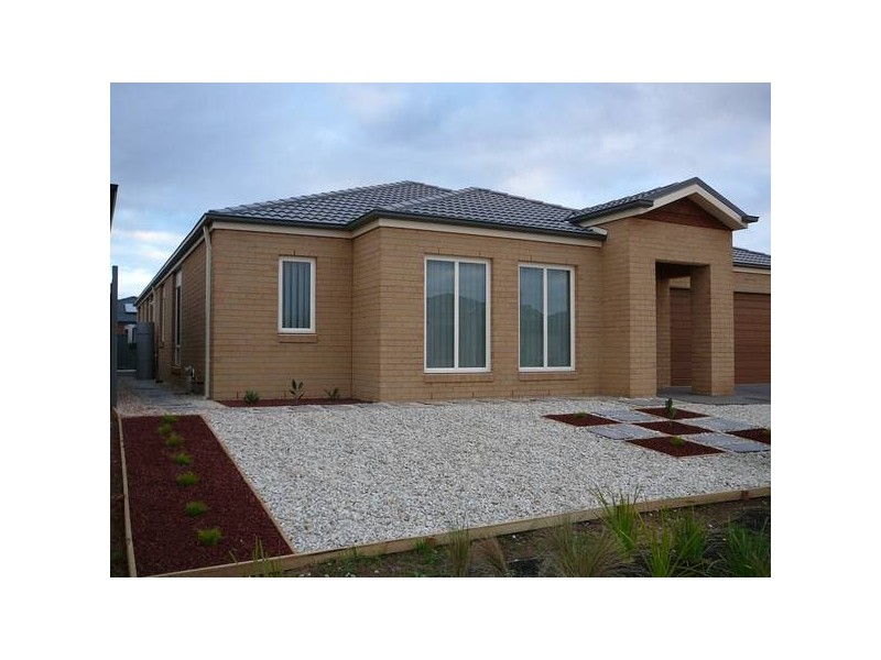 8 Carisbrook Circuit, Tarneit VIC 3029