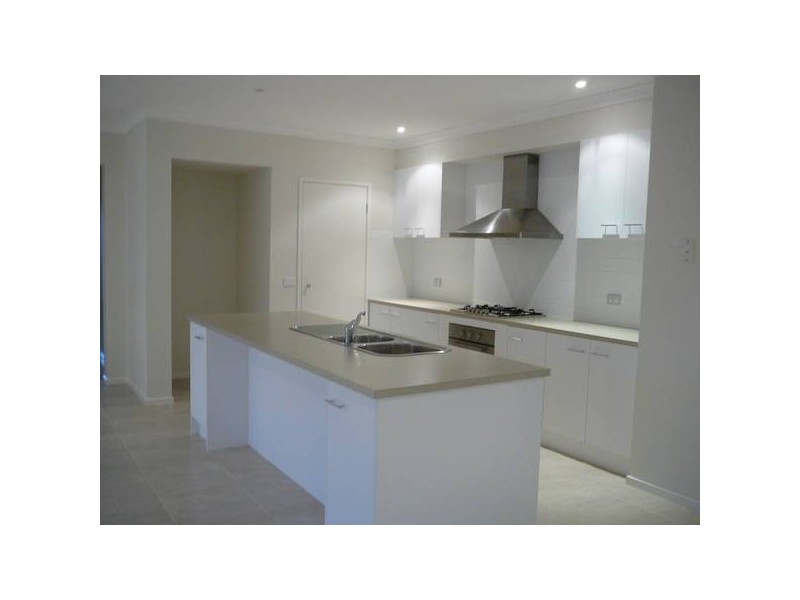 8 Carisbrook Circuit, Tarneit VIC 3029