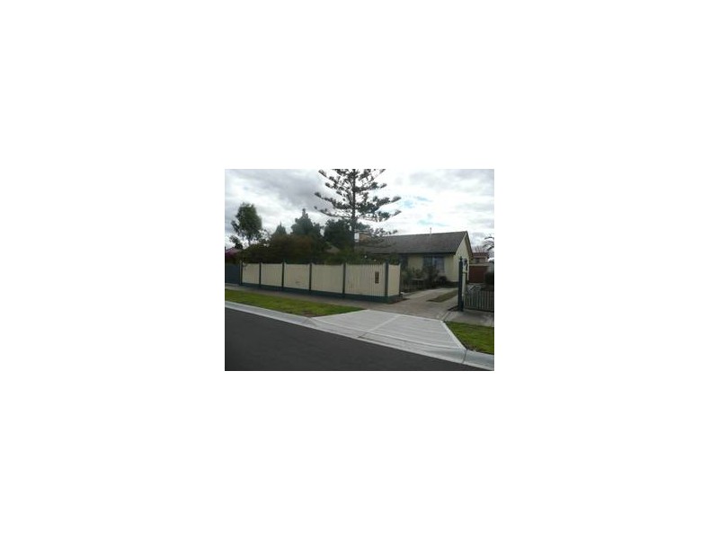 8 Gossamer Crescent, Werribee VIC 3030