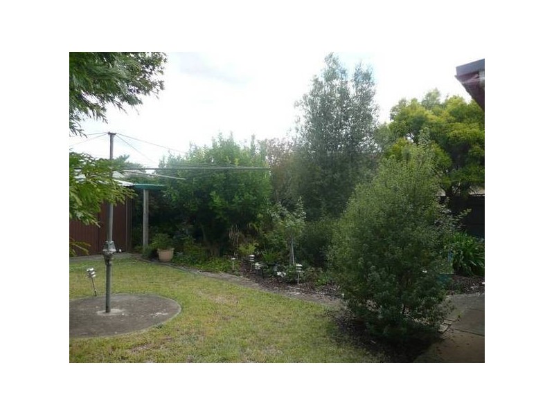 8 Gossamer Crescent, Werribee VIC 3030