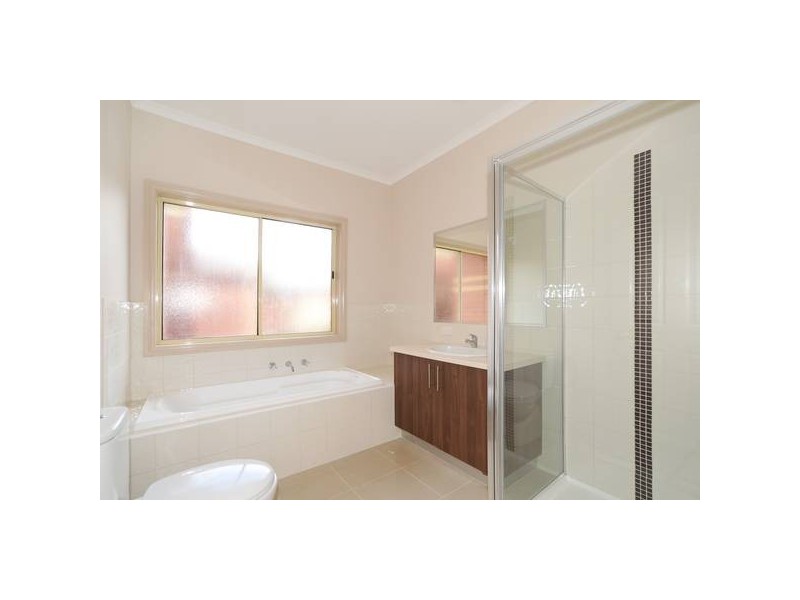 4/3 – 5 Mary Avenue, Werribee VIC 3030