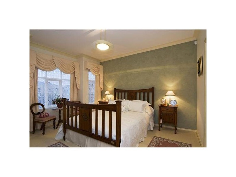 16 May Gibbs Close, Point Cook VIC 3030