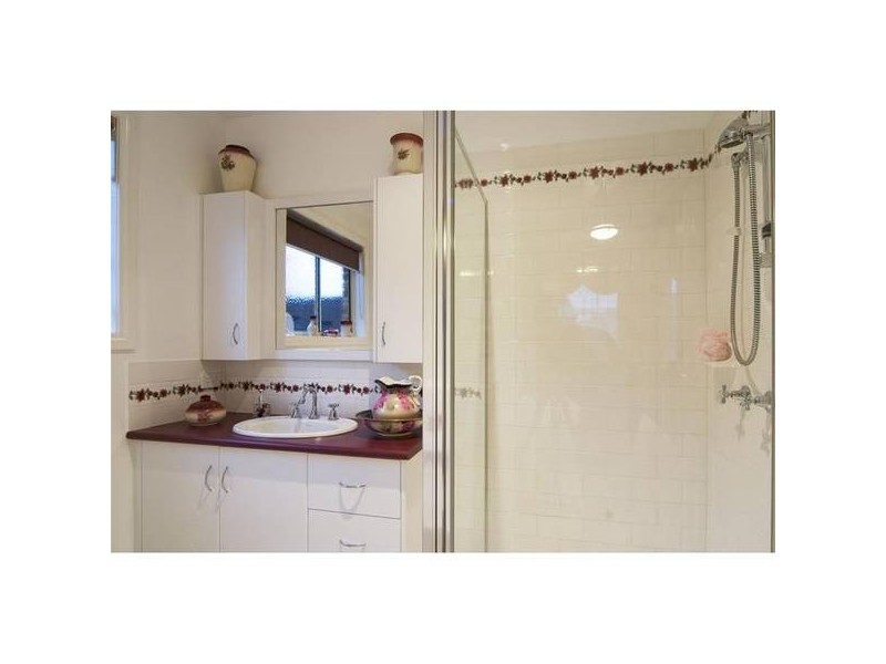 16 May Gibbs Close, Point Cook VIC 3030