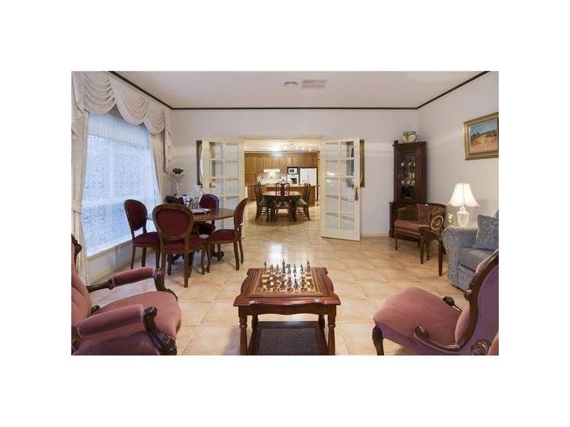 16 May Gibbs Close, Point Cook VIC 3030