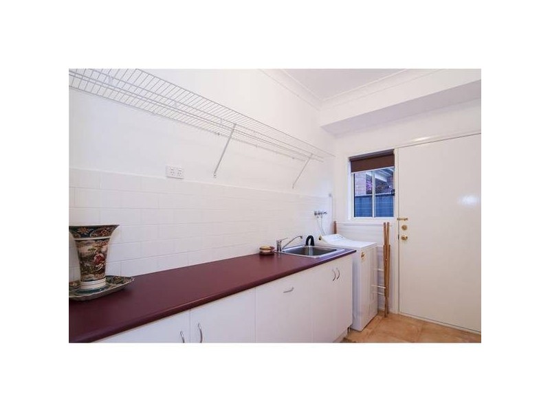 16 May Gibbs Close, Point Cook VIC 3030