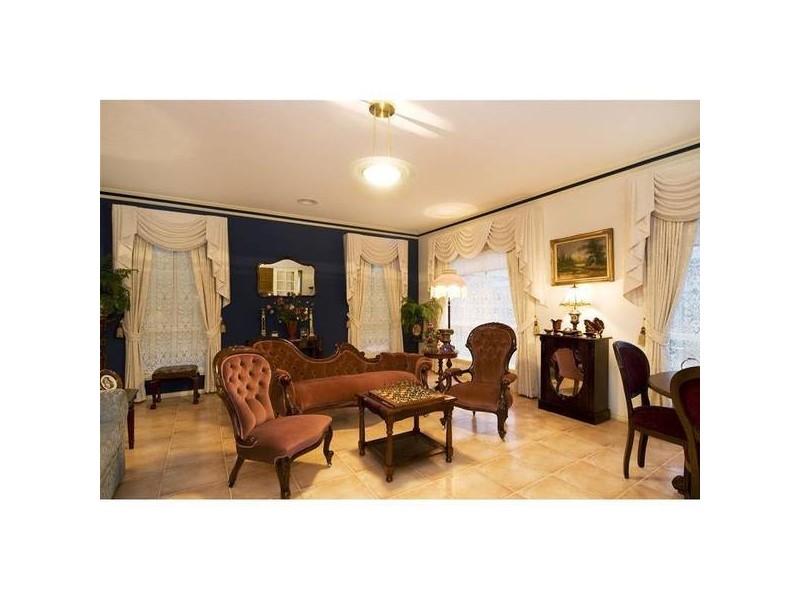 16 May Gibbs Close, Point Cook VIC 3030