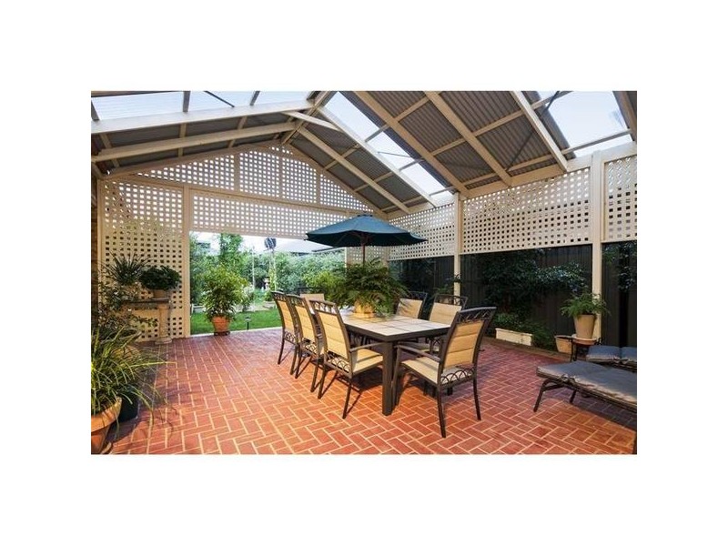 16 May Gibbs Close, Point Cook VIC 3030