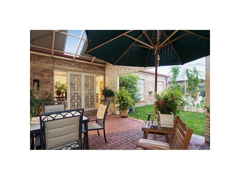 16 May Gibbs Close, Point Cook VIC 3030