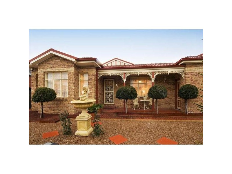 16 May Gibbs Close, Point Cook VIC 3030