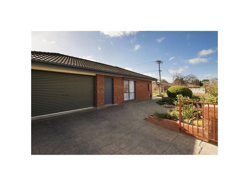 69 Kathleen Crescent, Hoppers Crossing VIC 3029