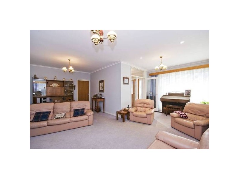 2 Burnham Drive, Hoppers Crossing VIC 3029