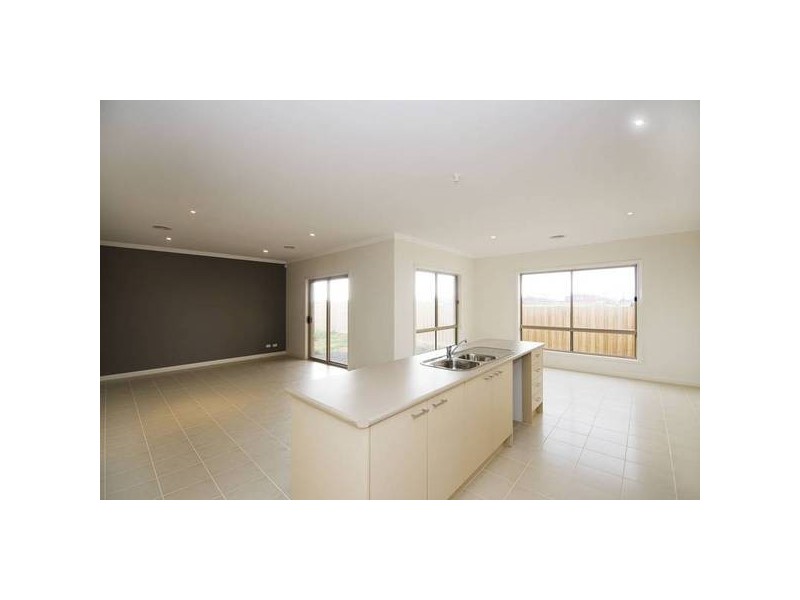 6 Annarosa Court, Werribee VIC 3030