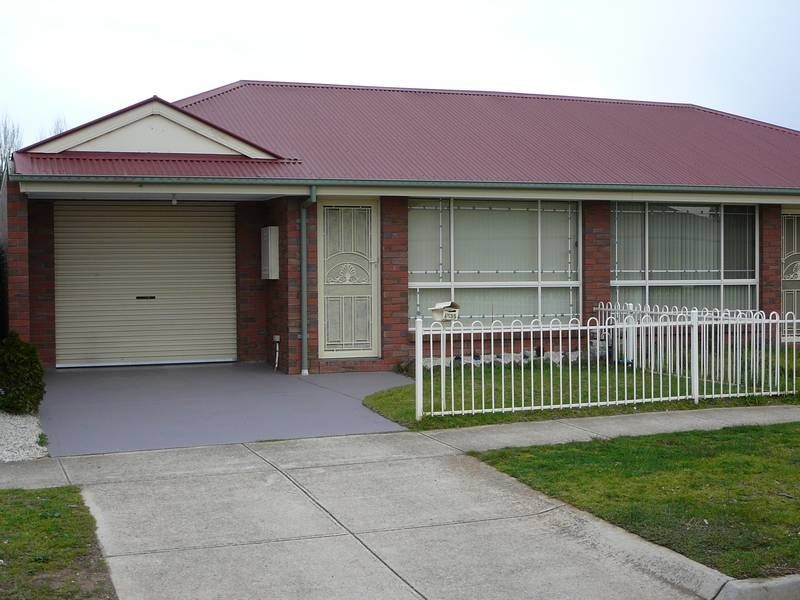 1/135 Greaves Street North, Werribee VIC 3030