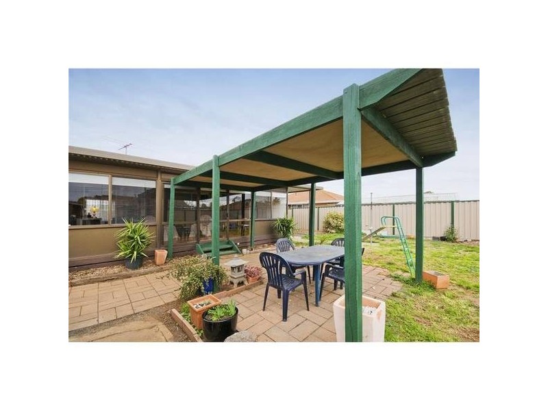 6 Milton Drive, Wyndham Vale VIC 3024