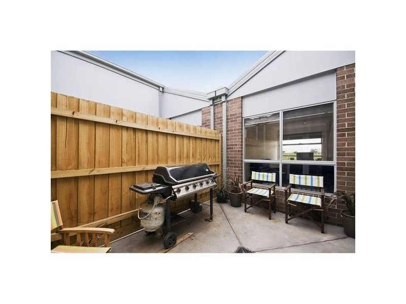 1/343 Hogans Road, Tarneit VIC 3029