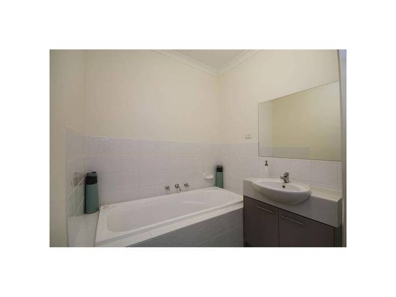 1/343 Hogans Road, Tarneit VIC 3029