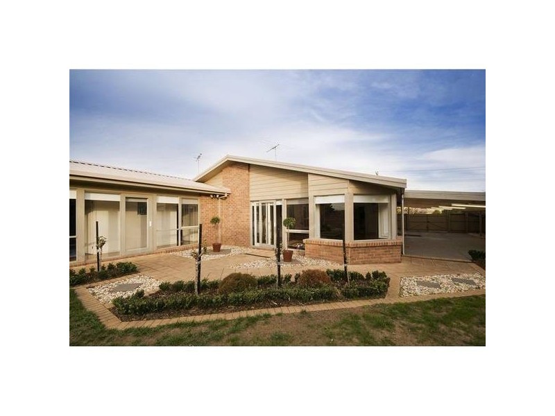 24 Lyall Drive, Werribee VIC 3030