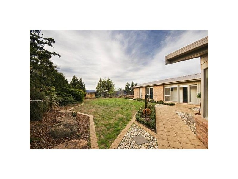 24 Lyall Drive, Werribee VIC 3030