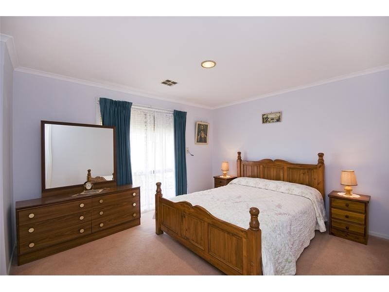 11 Weeden Drive, Werribee VIC 3030