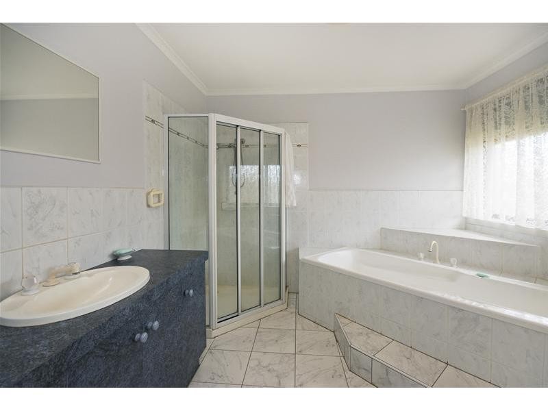 11 Weeden Drive, Werribee VIC 3030