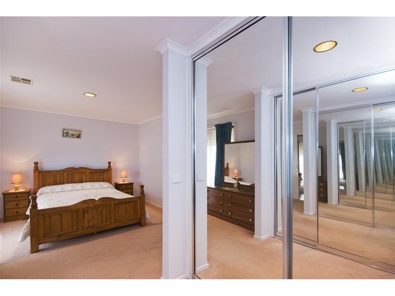 11 Weeden Drive, Werribee VIC 3030