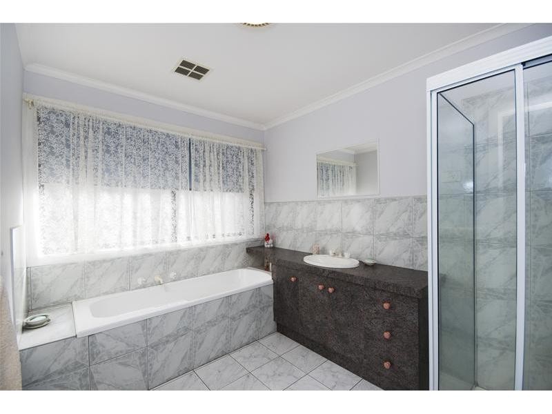 11 Weeden Drive, Werribee VIC 3030