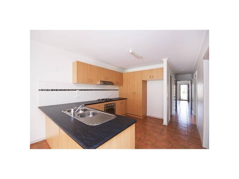 1/6-8 Salisbury Street, Werribee VIC 3030