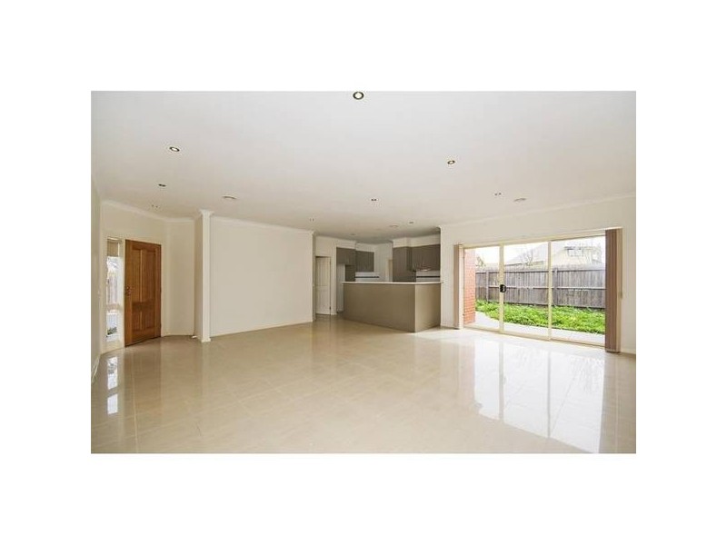 2/7 Mary Avenue, Werribee VIC 3030