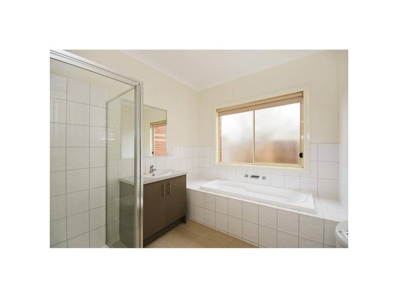 2/7 Mary Avenue, Werribee VIC 3030