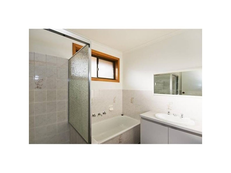 2/2 Kiely Avenue, Werribee VIC 3030