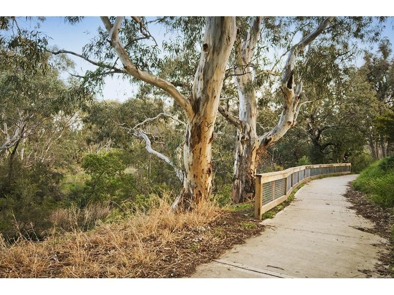 24 Wattamolla Avenue, Werribee VIC 3030