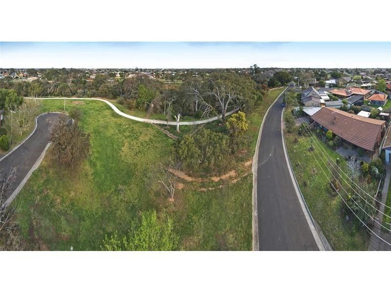 24 Wattamolla Avenue, Werribee VIC 3030