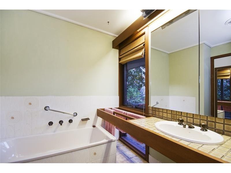 24 Wattamolla Avenue, Werribee VIC 3030