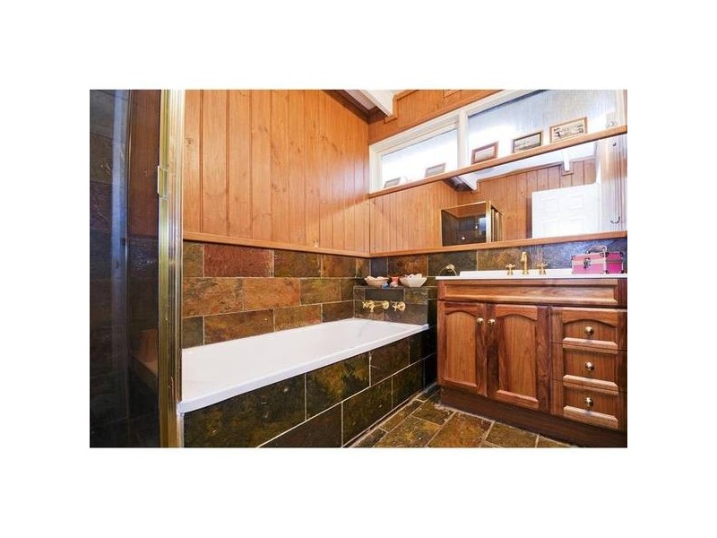 25 Burnham Drive, Hoppers Crossing VIC 3029