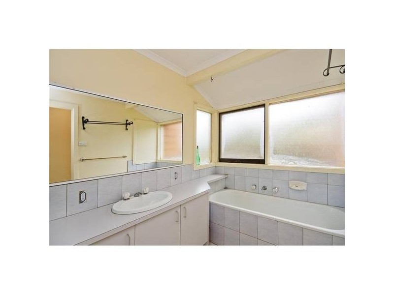 10 Flinders Crescent, Wyndham Vale VIC 3024