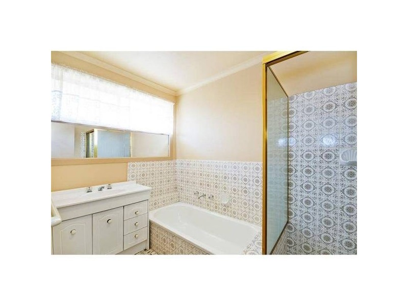 2 Glenmoyne Square, Werribee VIC 3030