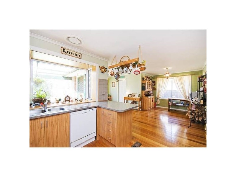 13 Elizabeth Avenue, Werribee VIC 3030