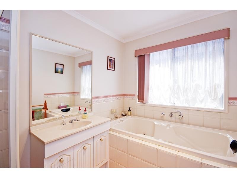 36 Carruthers Drive, Hoppers Crossing VIC 3029