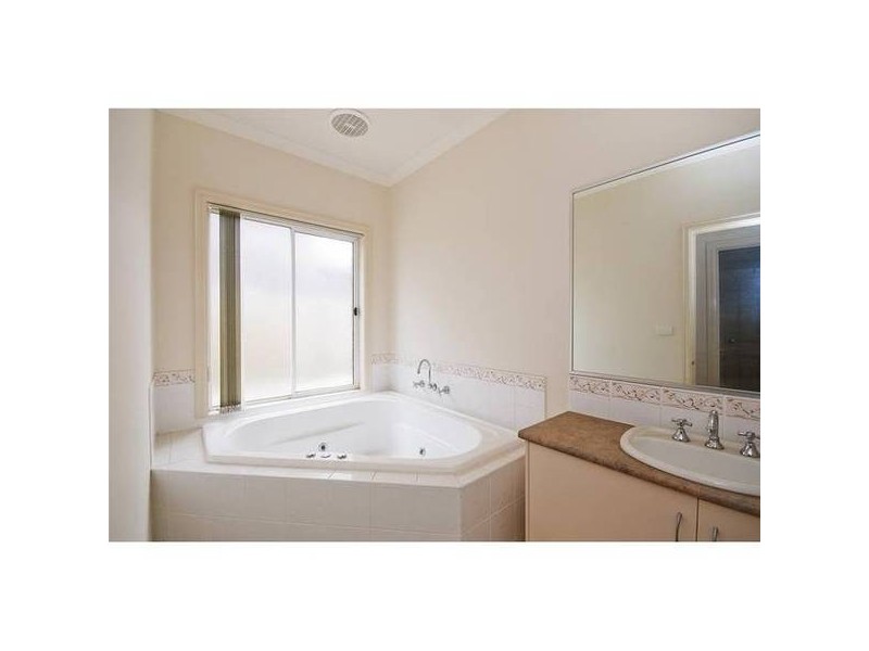 24 Egan Close, Werribee VIC 3030