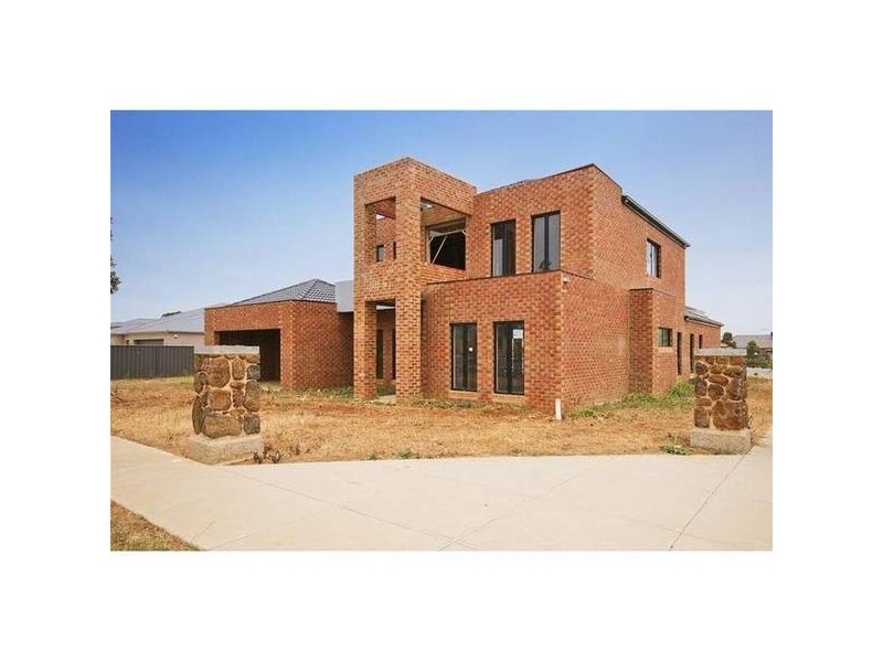 13 Manor Lakes Boulevard, Wyndham Vale VIC 3024