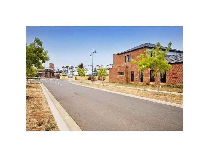 13 Manor Lakes Boulevard, Wyndham Vale VIC 3024