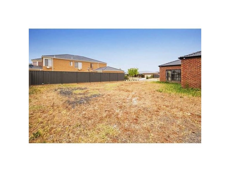 13 Manor Lakes Boulevard, Wyndham Vale VIC 3024