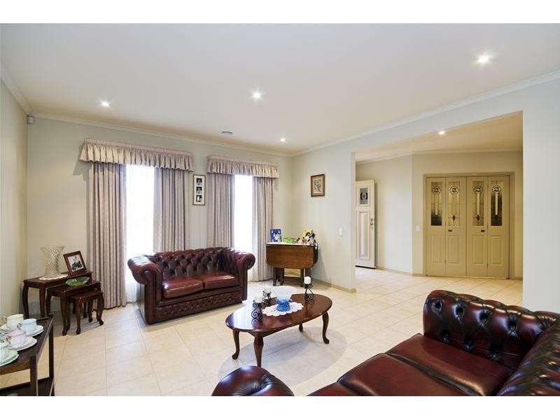 16 Linden Boulevard, Werribee VIC 3030