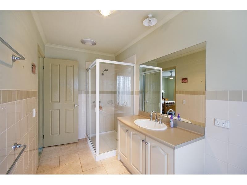 16 Linden Boulevard, Werribee VIC 3030